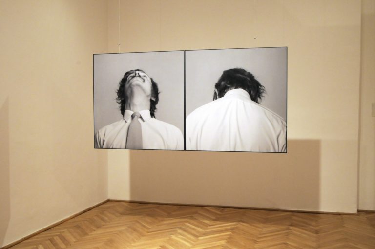 Krzysztof Wodiczko, Autoportret 2, 2009, widok wystawy